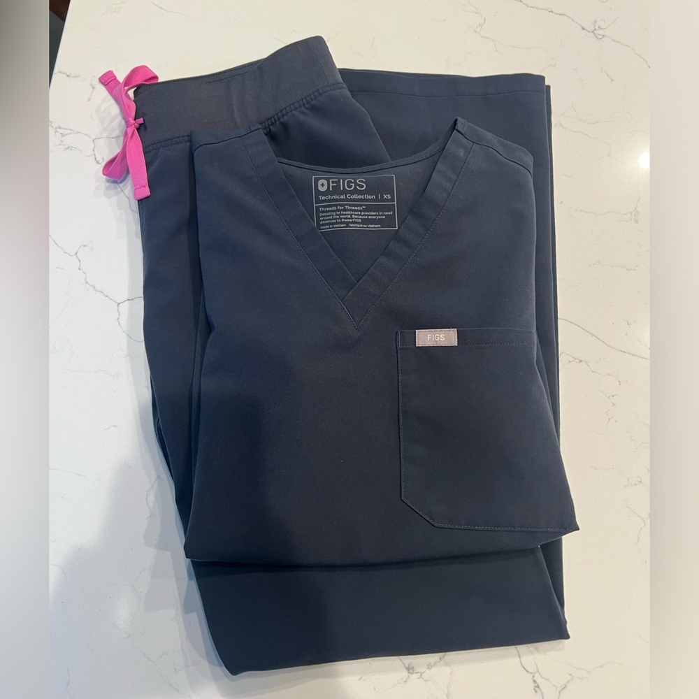 Figs Scrub Set